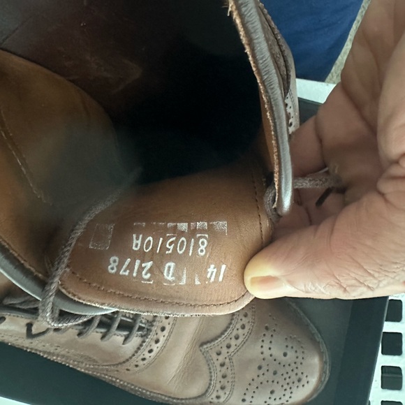 Gently worn Allen  Edmond - Picture 5 of 6